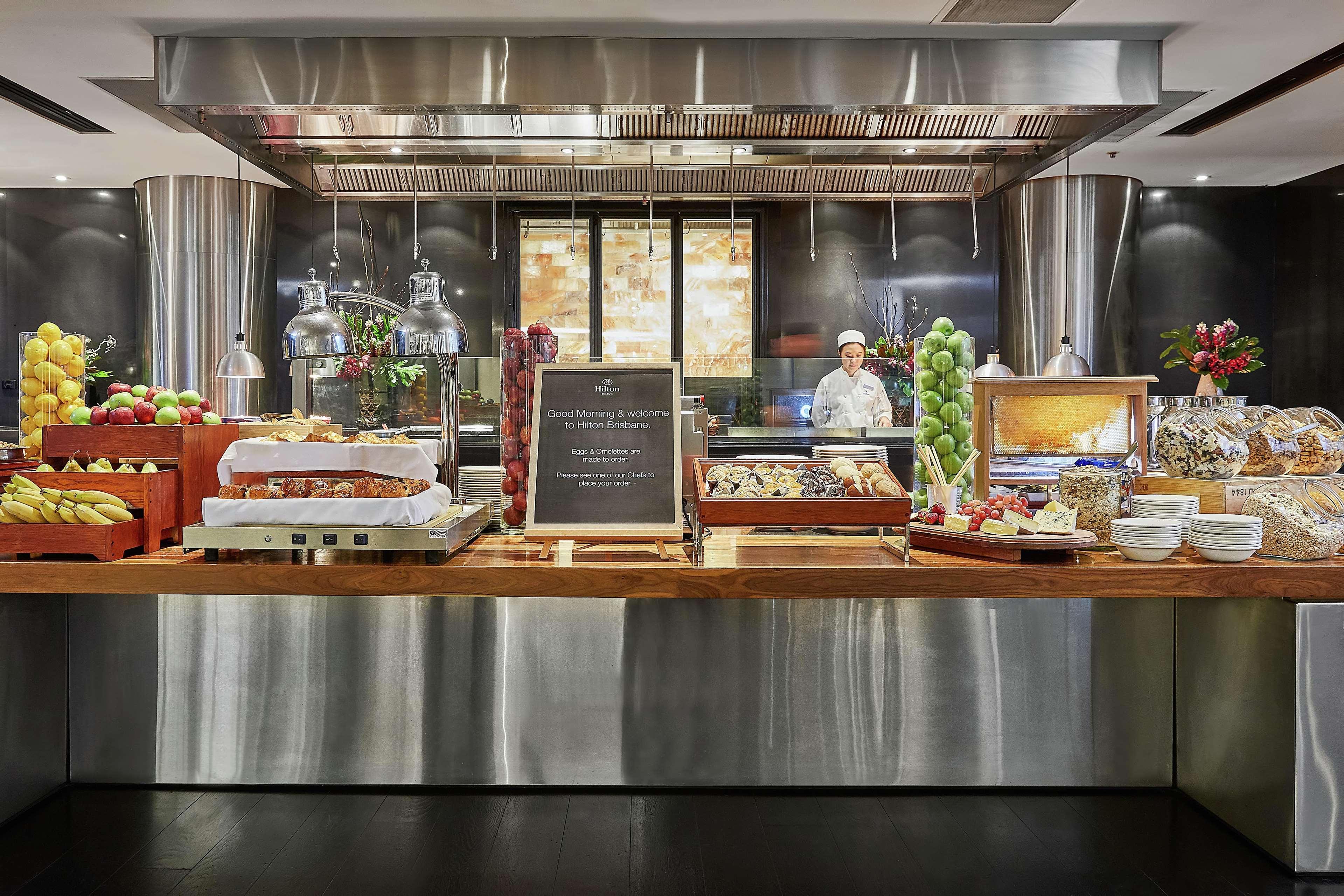 Intercontinental Brisbane By Ihg Buitenkant foto A live kitchen at a hotel