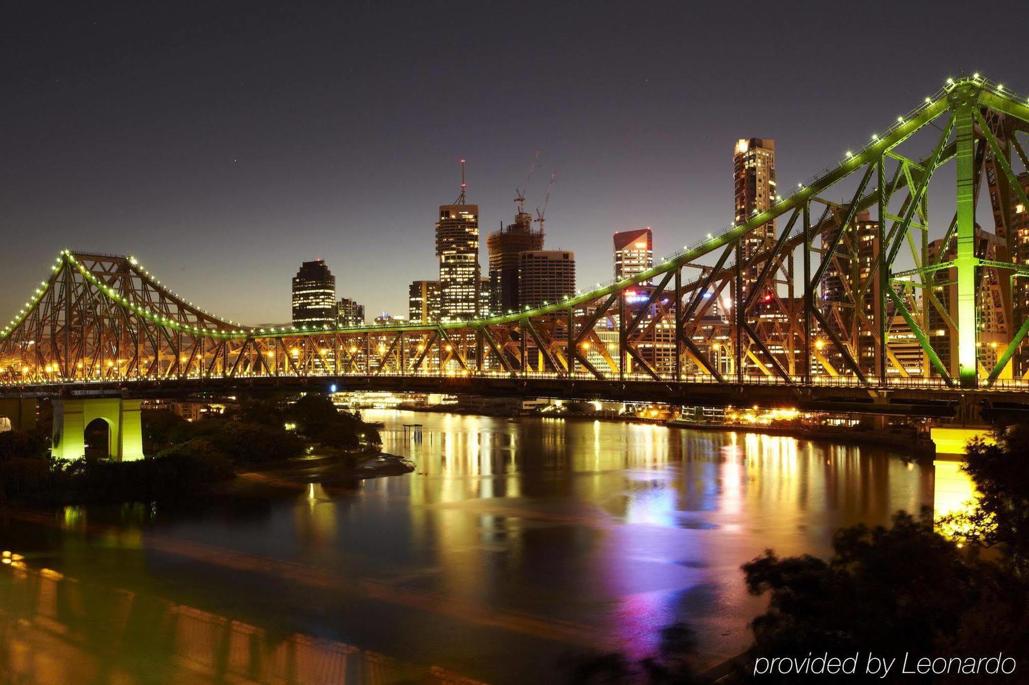 Intercontinental Brisbane By Ihg Faciliteiten foto Victoria Bridge at night
